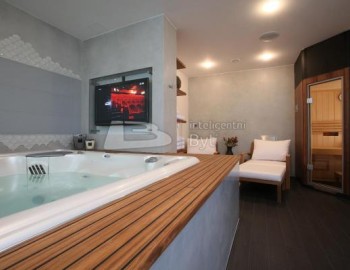 Řídicí systém a vizualizace luxusního mezonetového bytu v Praze Dejvicích