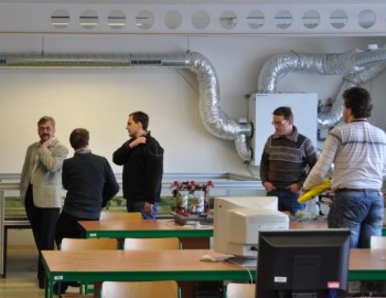 Učebna s fyzikálními modely řízenými Foxtroty na Technické univerzitě v Liberci