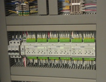 Komplexní řídicí systém pro stylový bungalov - Tvrdošovce, Slovensko