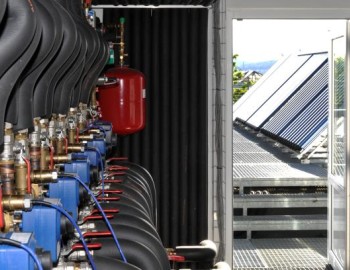 Měřicí a testovací pracoviště solárních panelů firmy Regulus