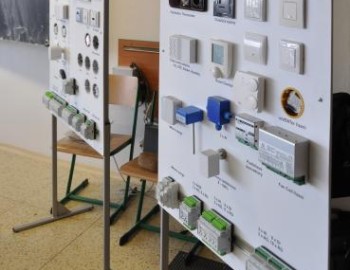 Učebna s fyzikálními modely řízenými Foxtroty na Technické univerzitě v Liberci