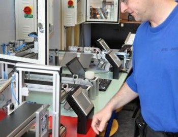 Výuková pracoviště s Foxtrotem na SŠSE, Trnková, Brno