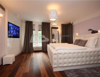 Řídicí systém a vizualizace luxusního mezonetového bytu v Praze Dejvicích