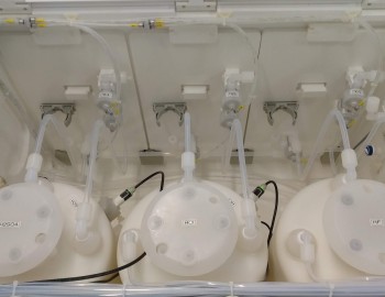 Řízení procesu mytí křemíkových desek - Finsko