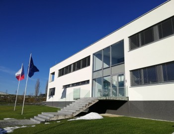 Řízení technologií administrativně-výrobní haly společnosti VIPAX – Lukov, ČR