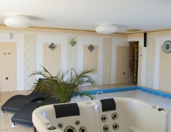 Komplexní řídicí systém pro stylový bungalov - Tvrdošovce, Slovensko