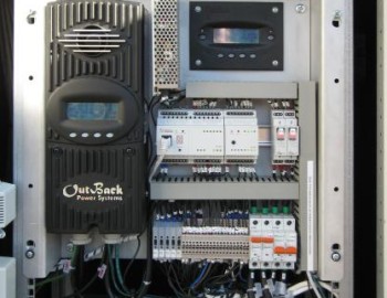 Control system of GSM-R network repeater powered from photovoltaic panels