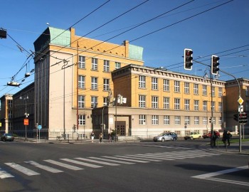 Výuka aplikací programovatelných automatů Foxtrot na SPŠE Pardubice