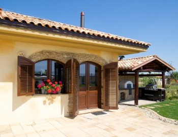 Komplexní řídicí systém pro stylový bungalov - Tvrdošovce, Slovensko