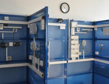 Výuková pracoviště s Foxtrotem na SŠSE, Trnková, Brno