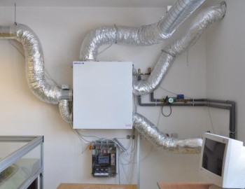 Učebna s fyzikálními modely řízenými Foxtroty na Technické univerzitě v Liberci