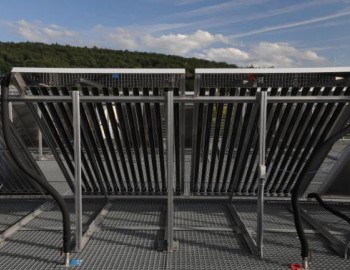 Měřicí a testovací pracoviště solárních panelů firmy Regulus