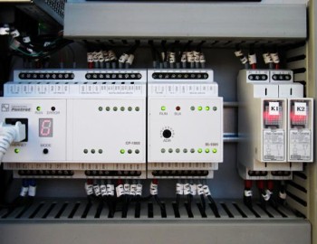 Control system of GSM-R network repeater powered from photovoltaic panels
